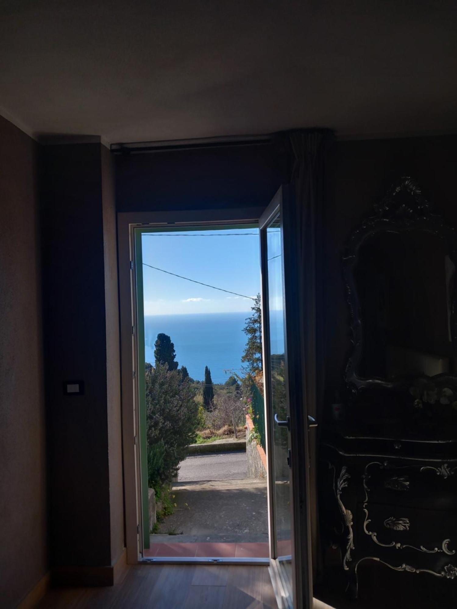Dolci Risvegli Appartamento Vista Mare Ventimiglia Rum bild