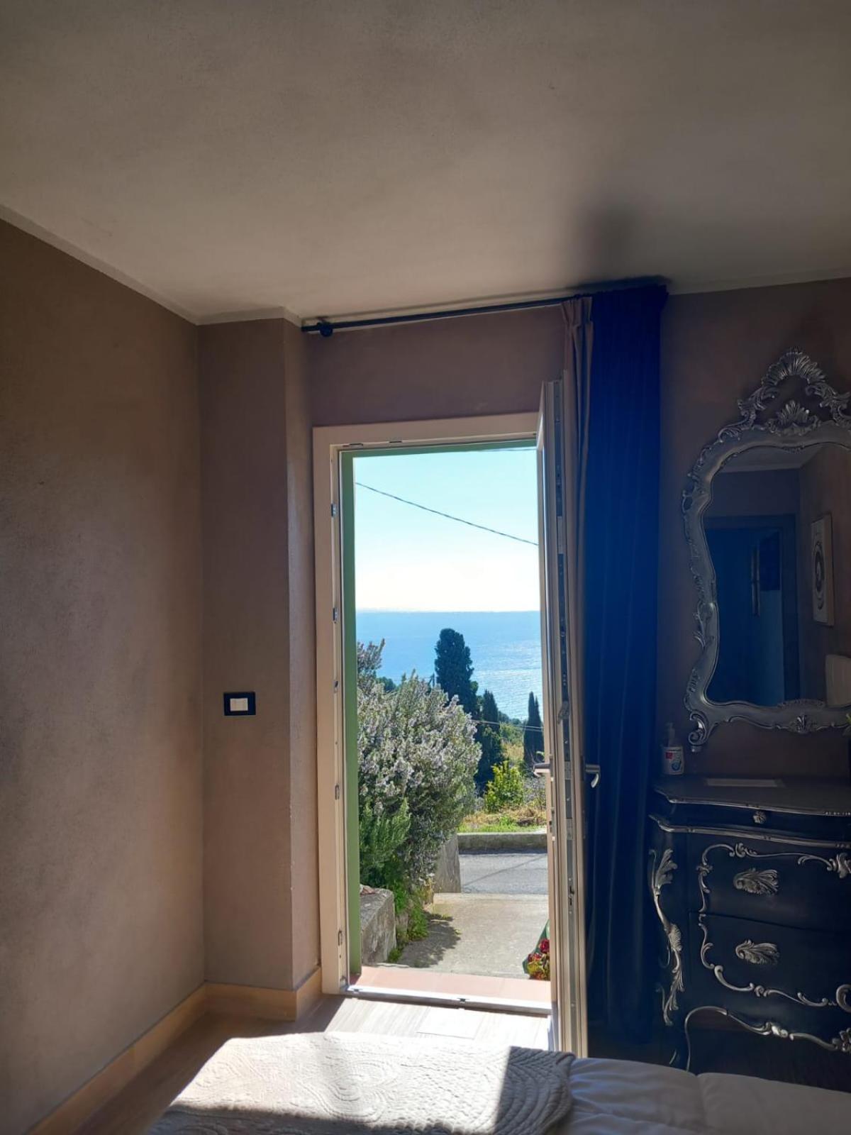 Dolci Risvegli Appartamento Vista Mare Ventimiglia Rum bild